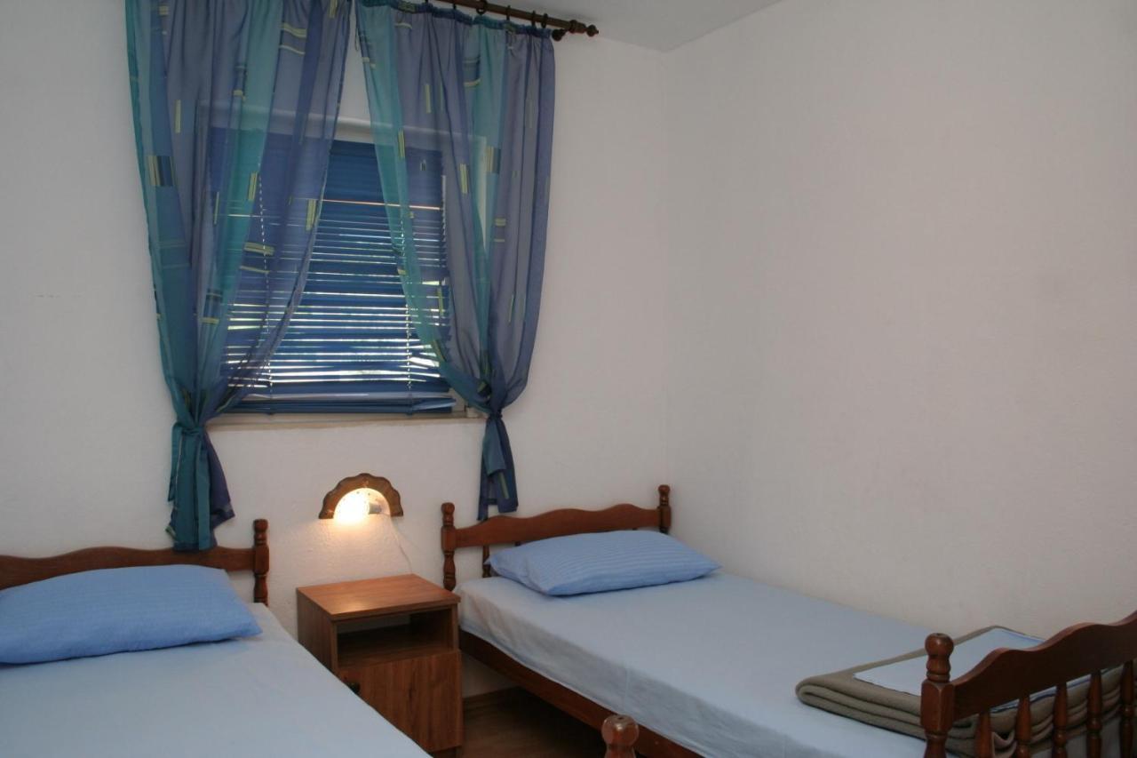 Apartment Zarace - Gdinj 4598A Εξωτερικό φωτογραφία