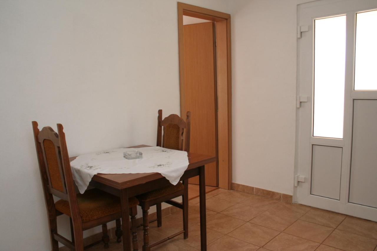 Apartment Zarace - Gdinj 4598A Εξωτερικό φωτογραφία